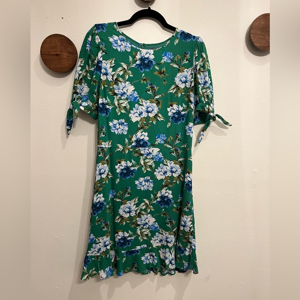 Banana Republic | Green tie sleeve floral dress | 12 | NWOT